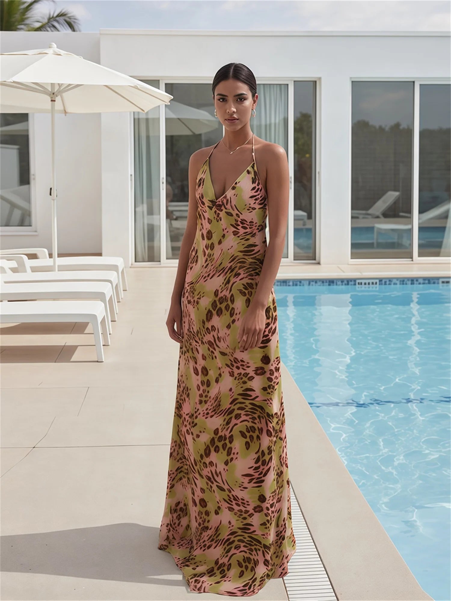 Elegant Floral Print Maxi Dress with Halter Neckline and Sleeveless Design Perfect for Spring and Summer Events