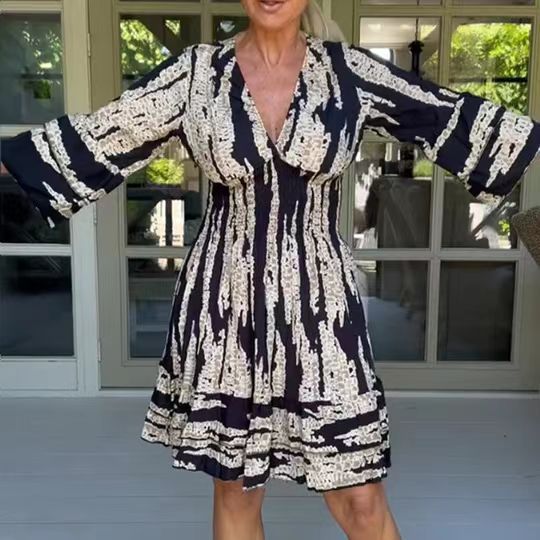 2023 Women's V-Neck Flare Sleeve Printed Dress